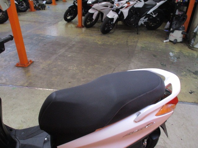 シートもこの通り破れもなければへたりもありません！来店が難しい方はお電話にて通販も可能ですよ！！